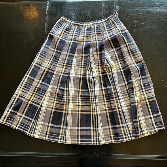 Pendleton Dresses & Skirts - Vintage Pendleton Size 12 Black Brown Plaid Fall Designer 100% Virgin Wool